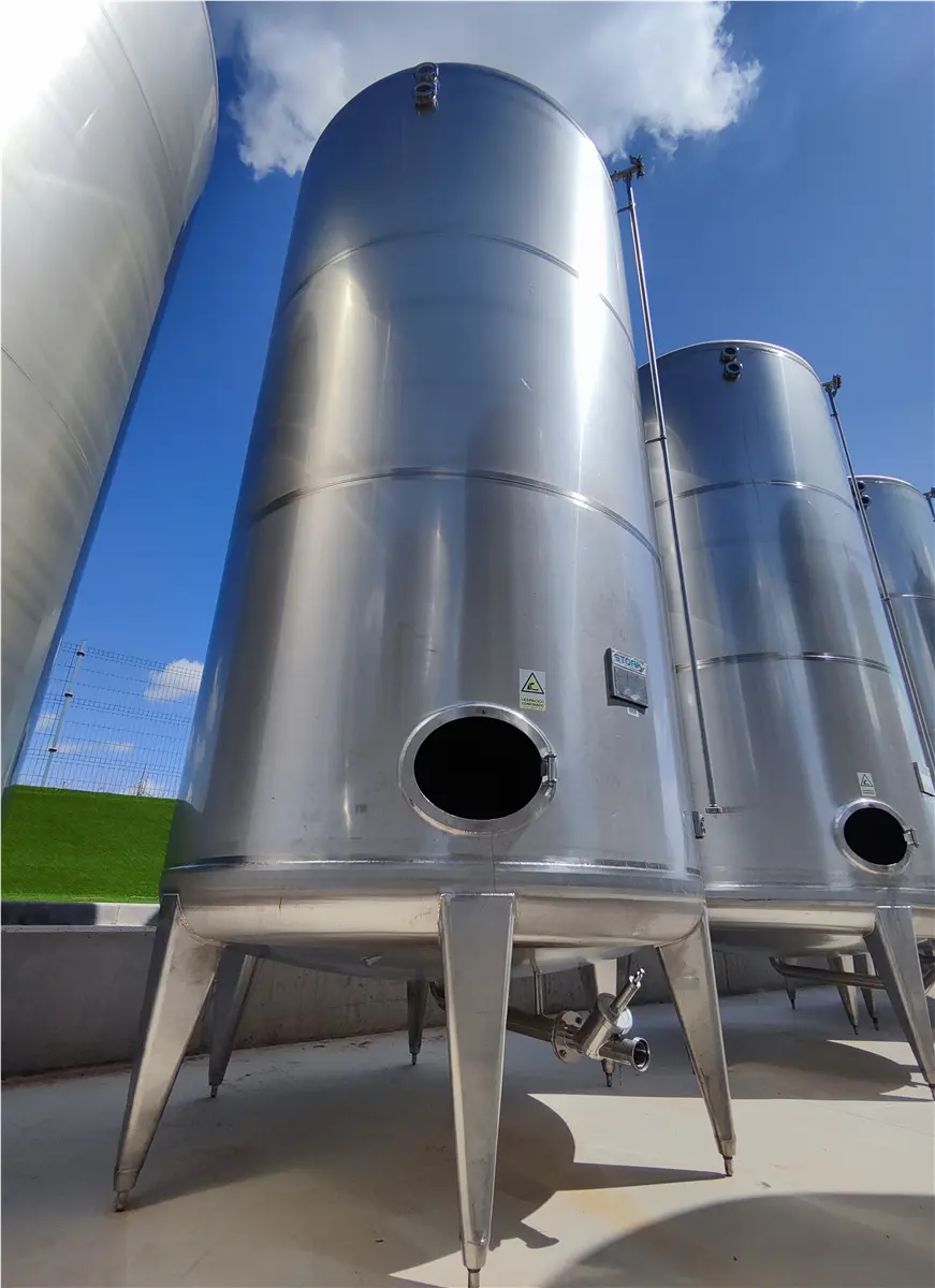 deposito-vertical-con-fondo-klopper-aseptico-stork-25-000-l-inox-5