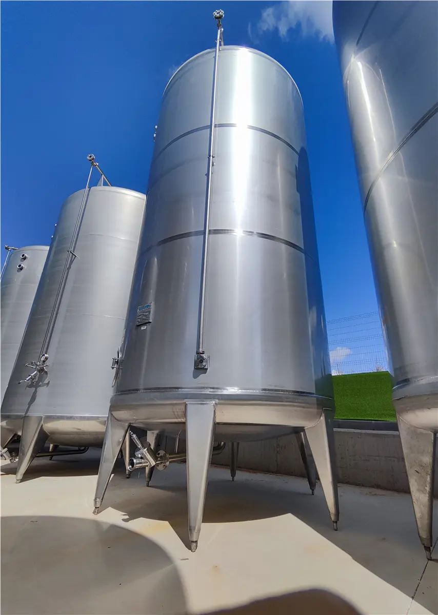 deposito-vertical-con-fondo-klopper-aseptico-stork-25-000-l-inox-5