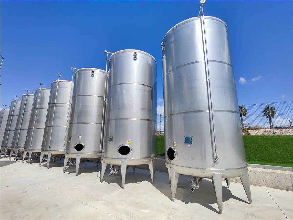 deposito-vertical-con-fondo-klopper-aseptico-stork-25-000-l-inox-5