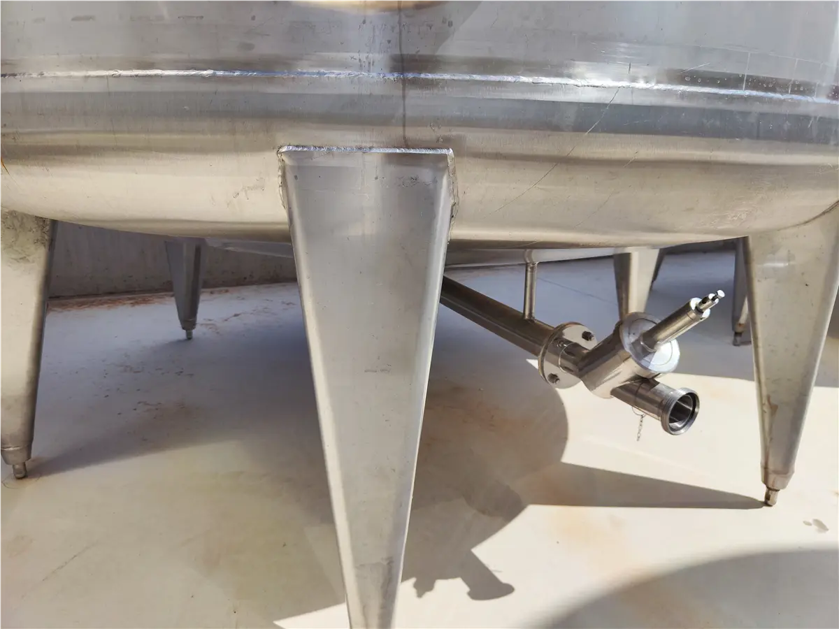 deposito-vertical-con-fondo-klopper-aseptico-stork-25-000-l-inox-5