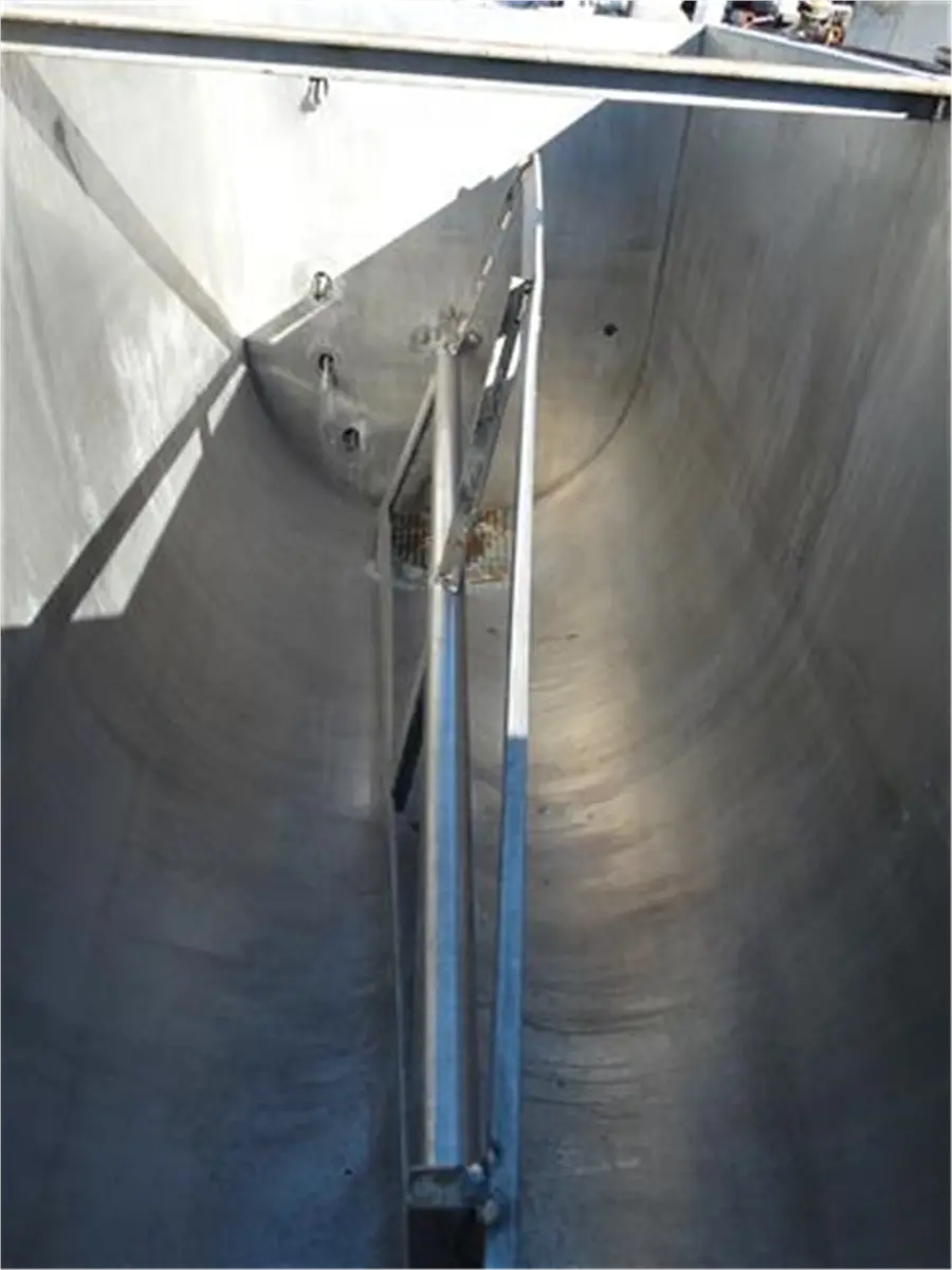 mezclador-horizontal-con-resistencias-electricas-y-agitador-2000-l