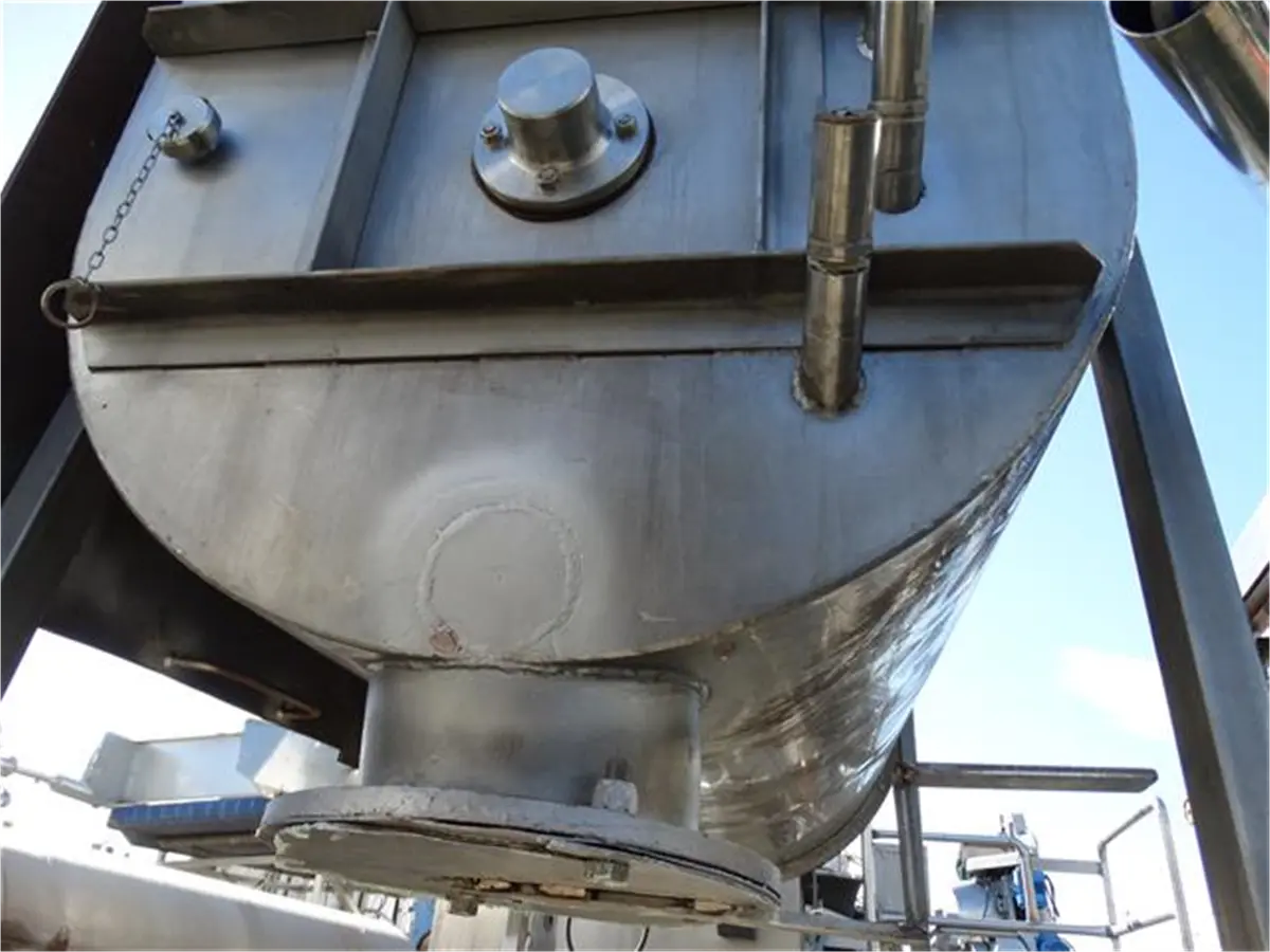 mezclador-horizontal-con-resistencias-electricas-y-agitador-2000-l