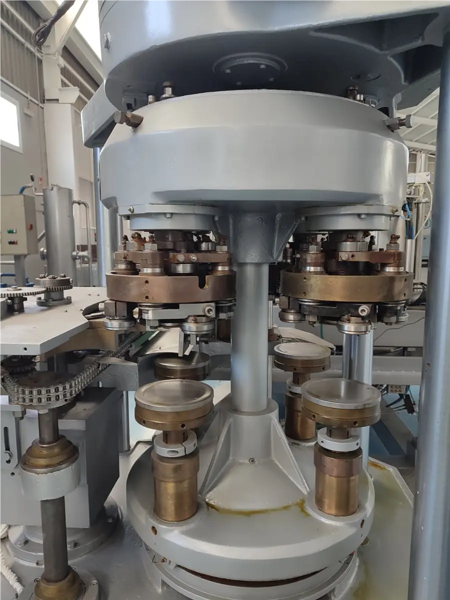 zilli-bellini-vacuum-liquid-filler-with-cuomo-seamer