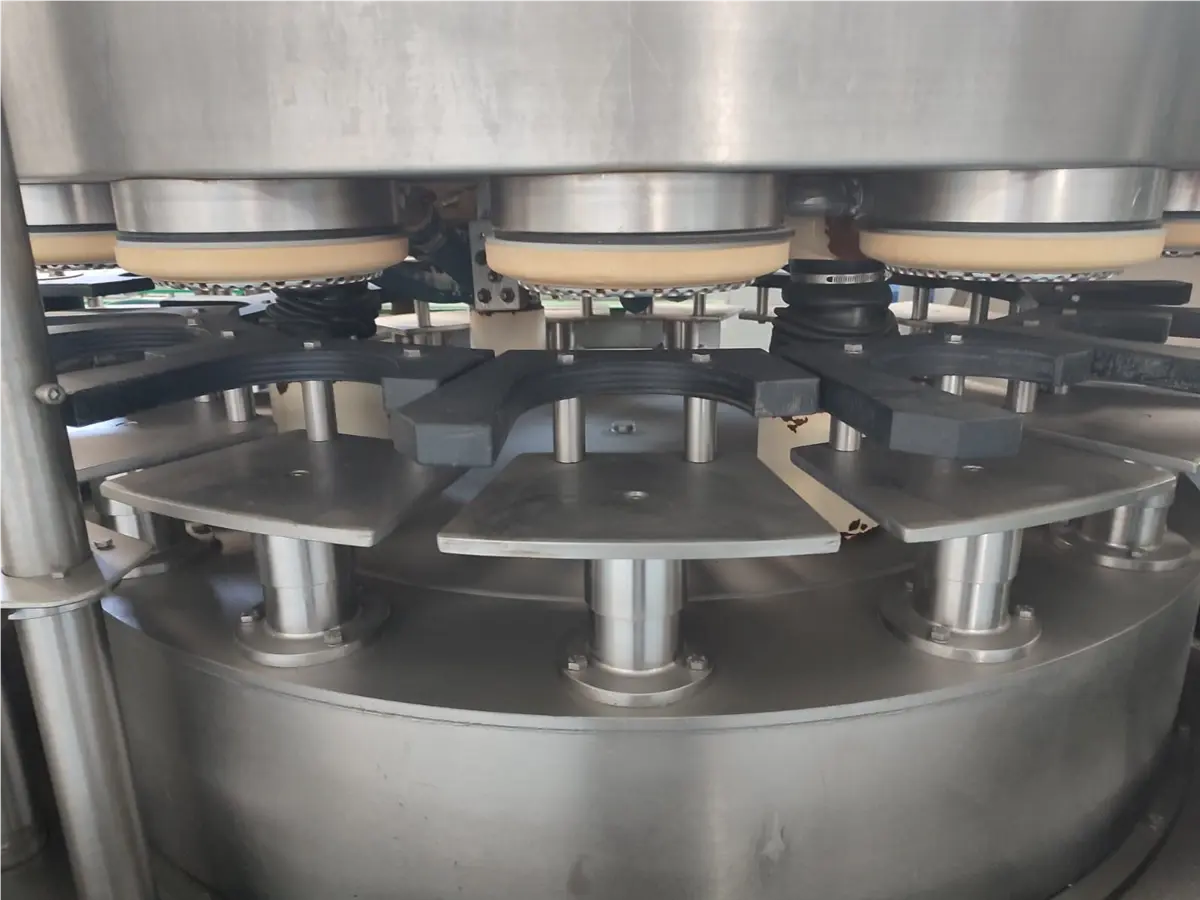 zilli-bellini-vacuum-liquid-filler-with-cuomo-seamer