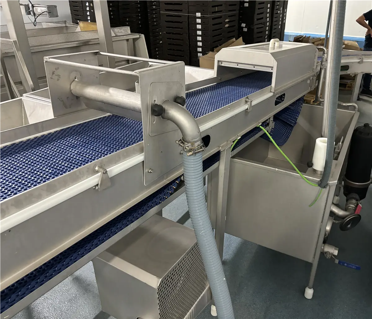 cinta-transportadora-de-banda-modular-con-curva-y-lavado