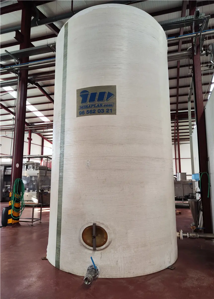 deposito-vertical-de-poliester-miraplas-32-000-l