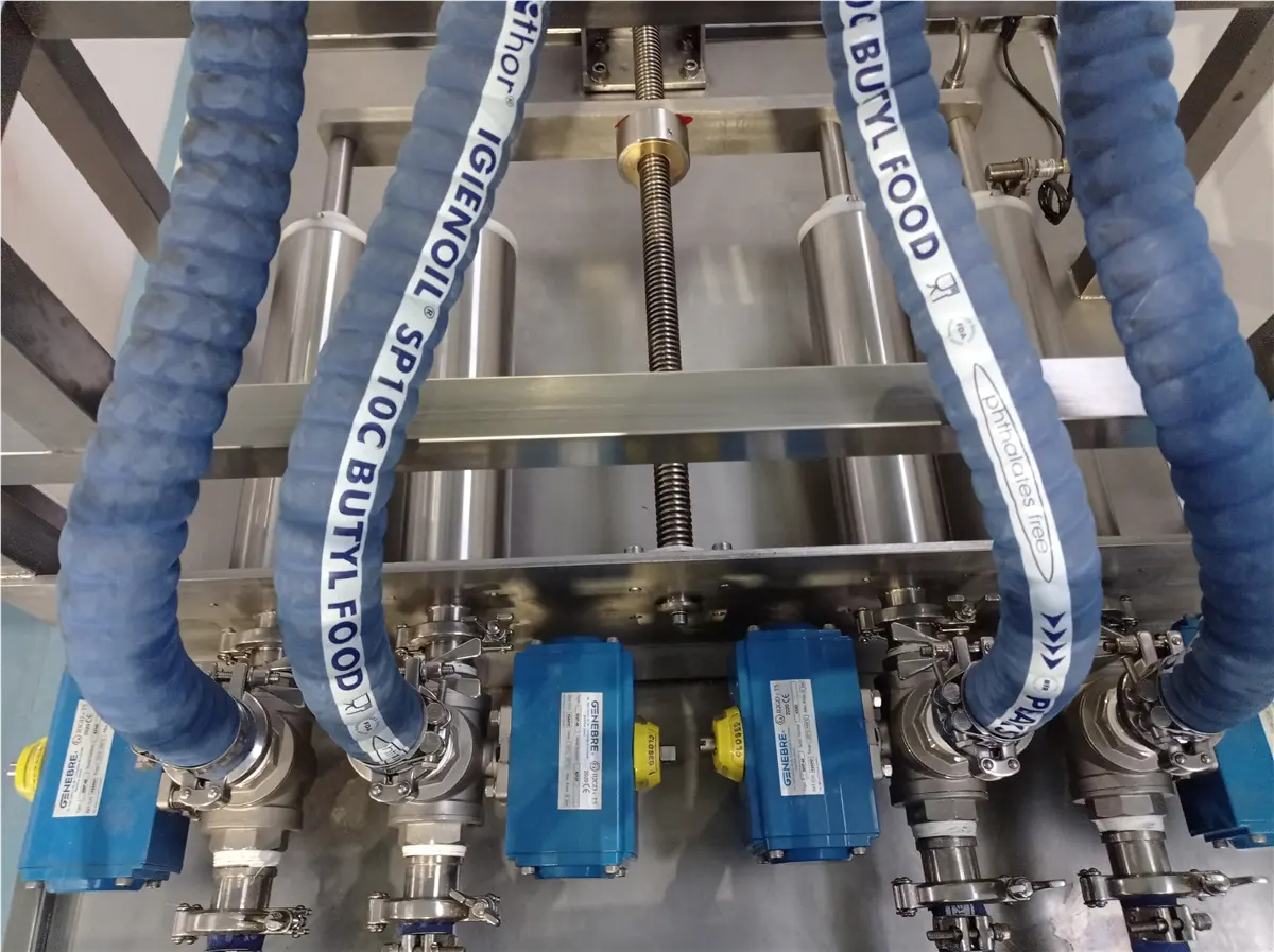 llenadora-de-4-pistones-tomas-guillen-inox