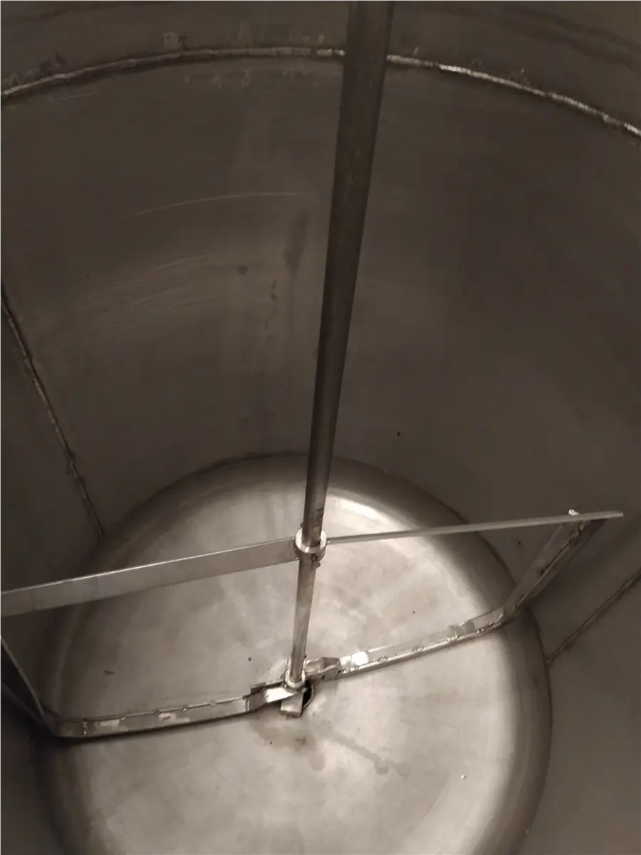 deposito-vertical-mixto-con-agitador-de-1500-l