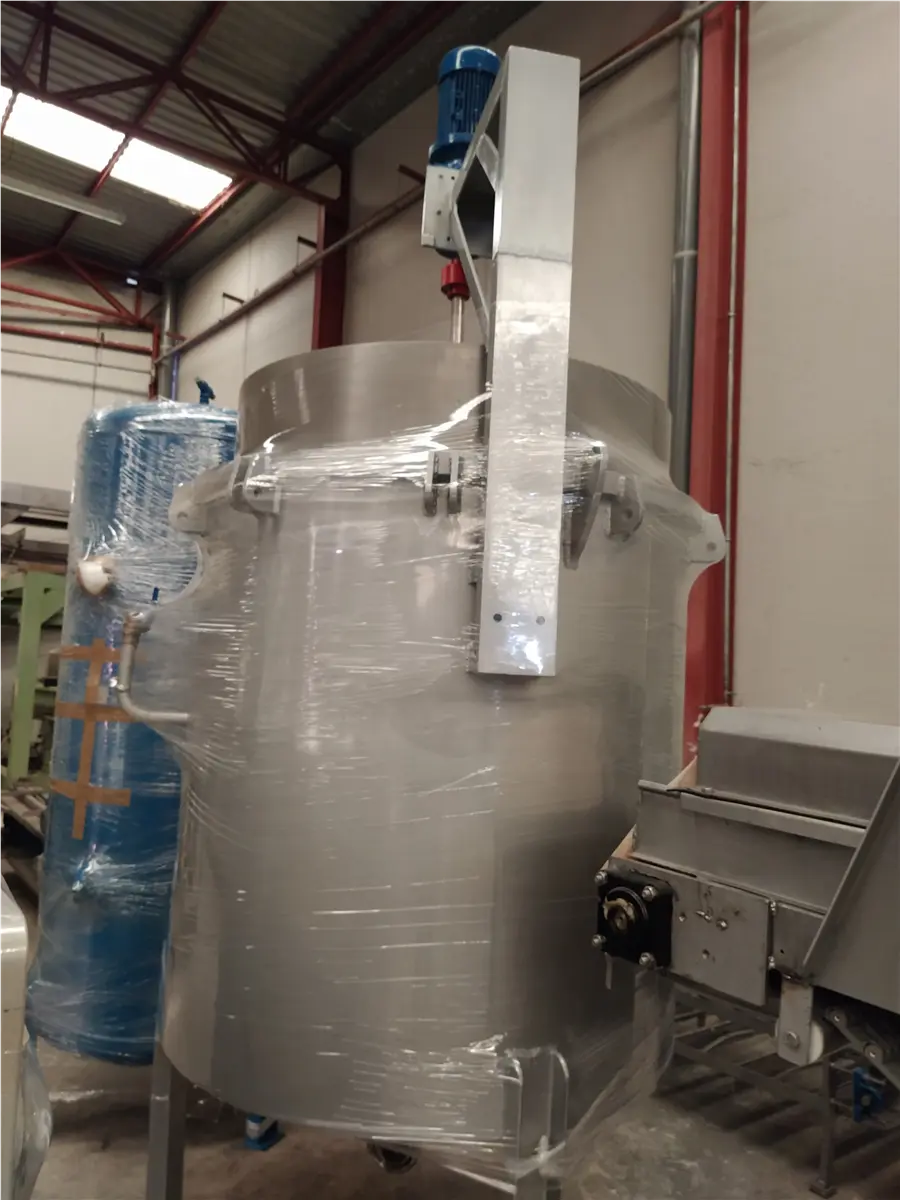 deposito-vertical-mixto-con-agitador-de-1500-l