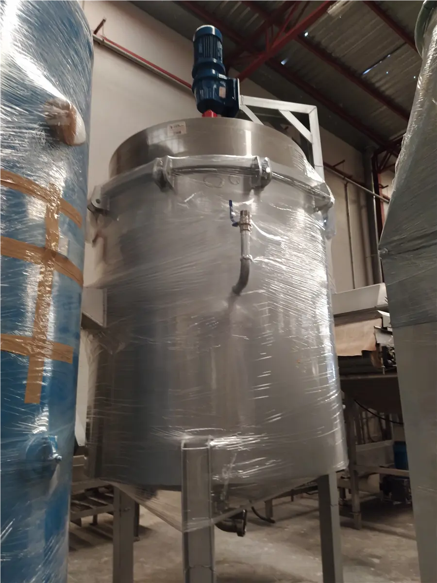 deposito-vertical-mixto-con-agitador-de-1500-l