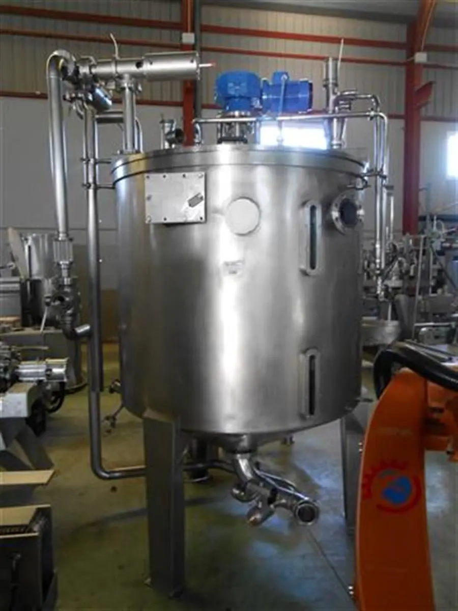 S/S VERTICAL TANK WITH CONICAL BOTTOM AND MIXER. 2.000 L-1