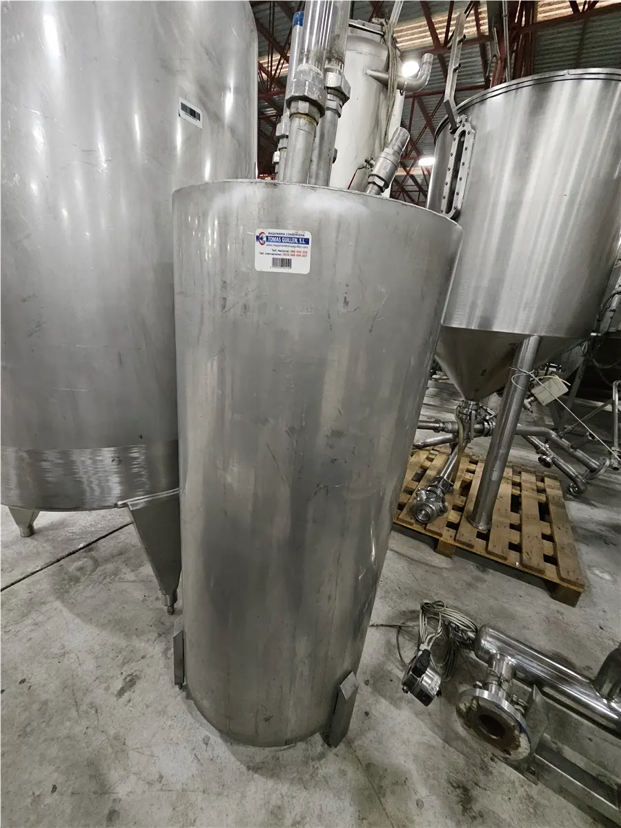 deposito-vertical-en-acero-inoxidable-de-300-l