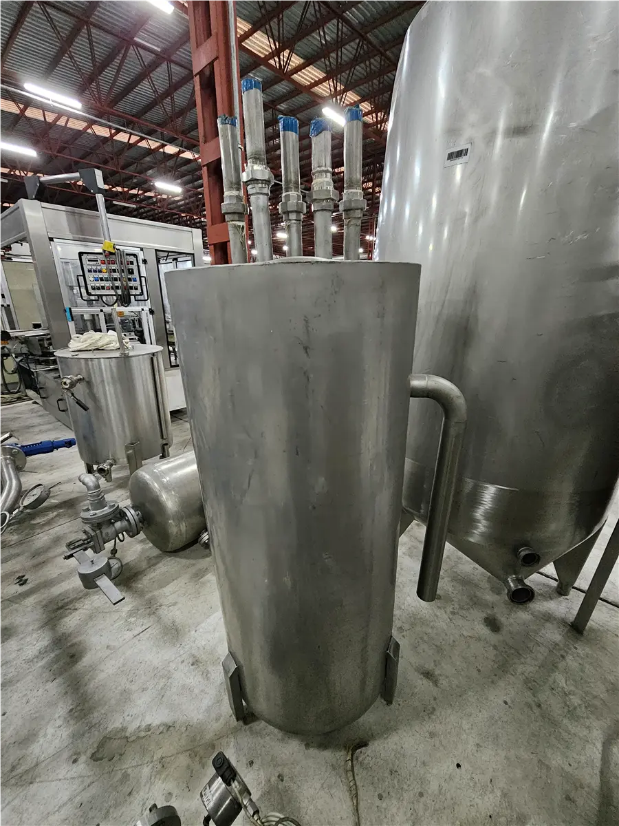 deposito-vertical-en-acero-inoxidable-de-300-l