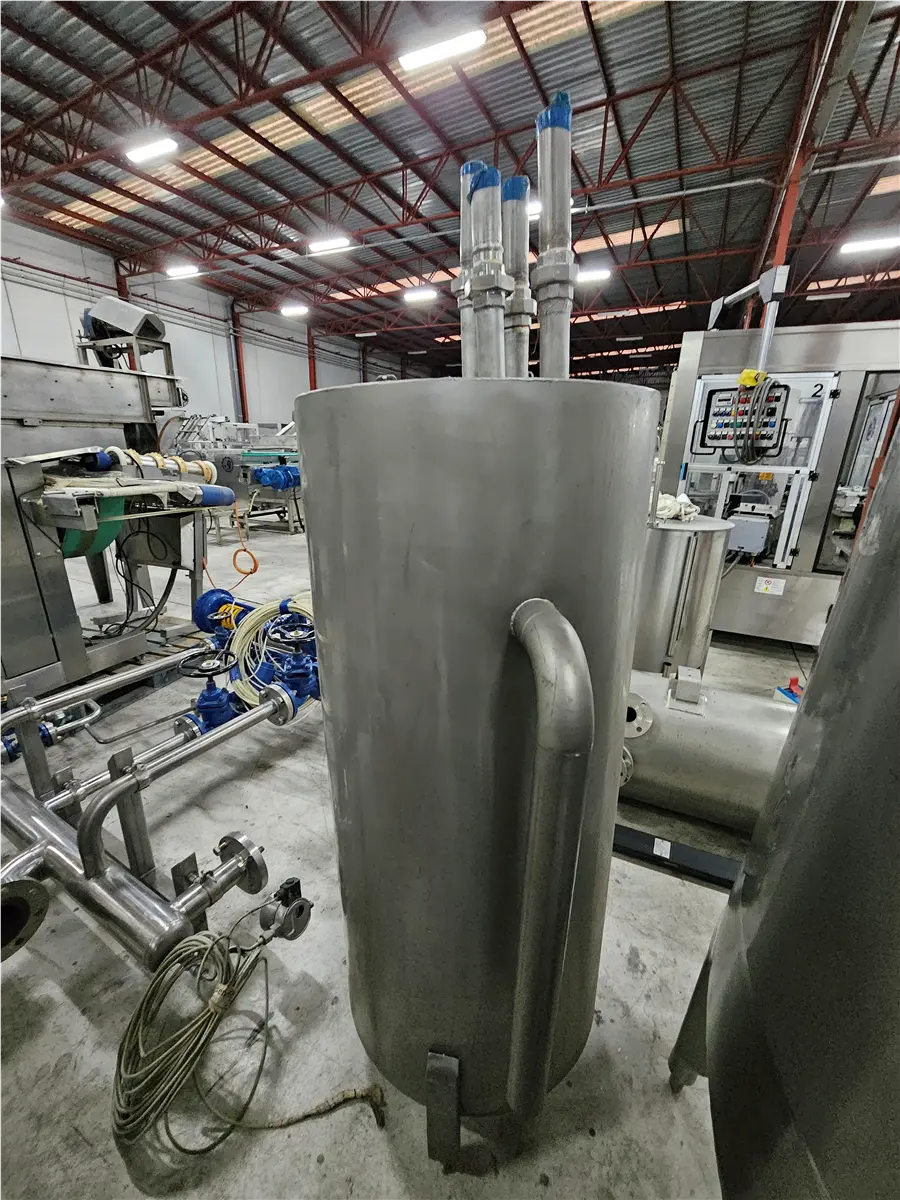 deposito-vertical-en-acero-inoxidable-de-300-l