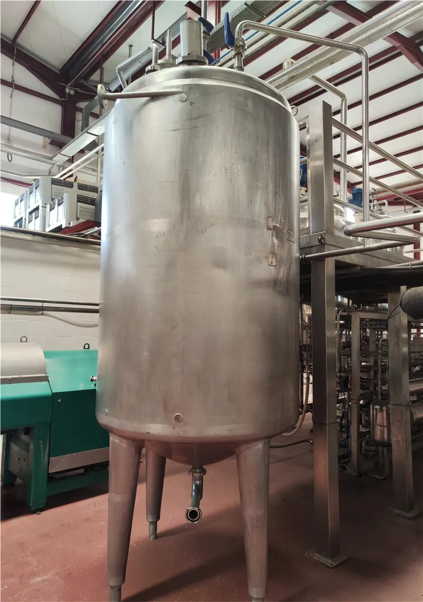 deposito-vertical-de-doble-fondo-conico-2-000-l-inox