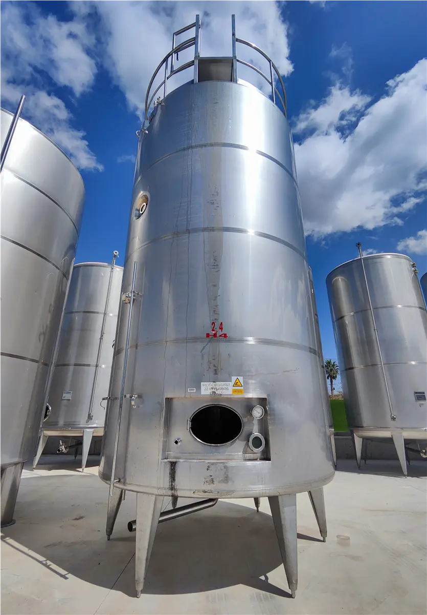 serbatoio-verticale-a-doppia-camicia-con-agitatore