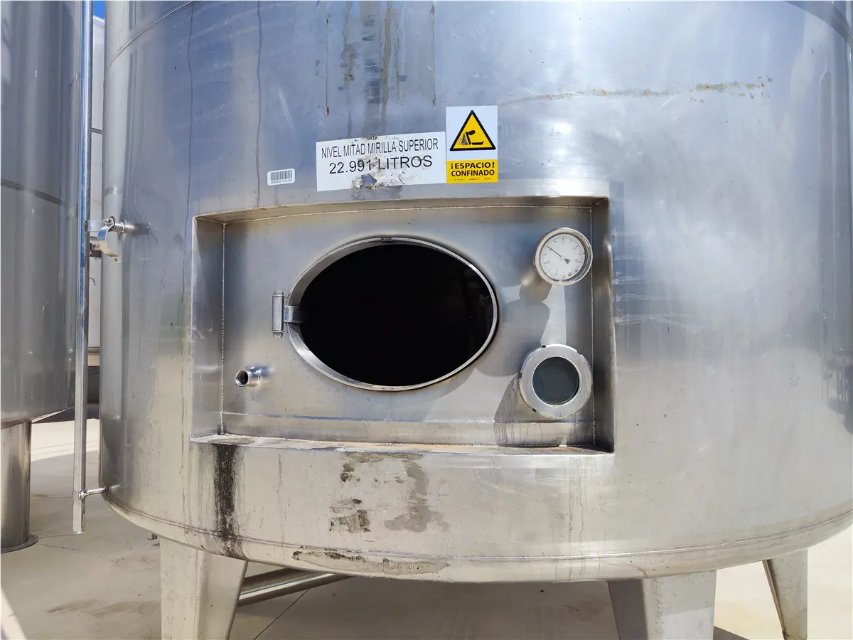 serbatoio-verticale-a-doppia-camicia-con-agitatore