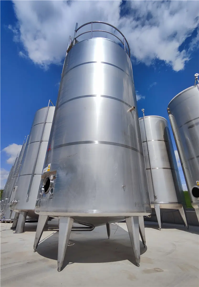 serbatoio-verticale-a-doppia-camicia-con-agitatore