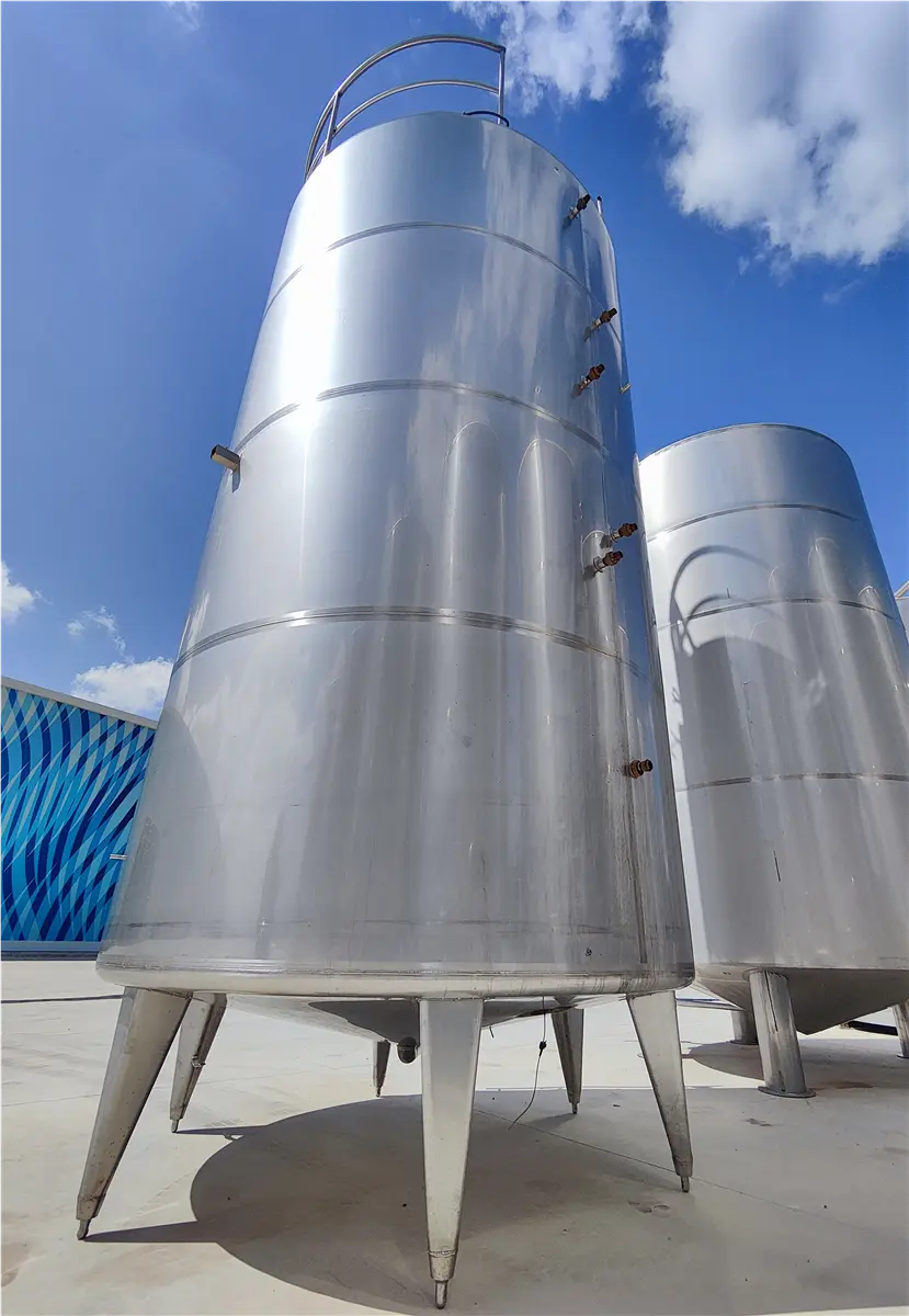 serbatoio-verticale-a-doppia-camicia-con-agitatore