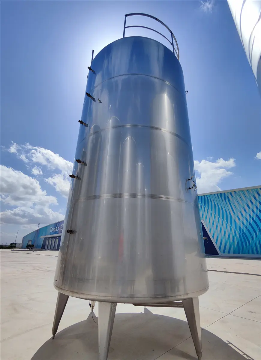 serbatoio-verticale-a-doppia-camicia-con-agitatore