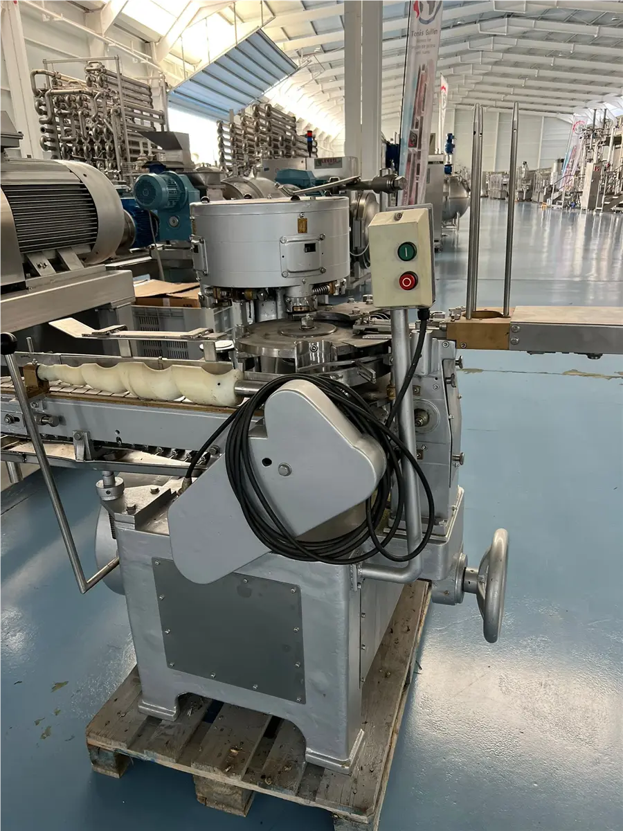 cerradora-automatica-de-latas-rivera-reina-1