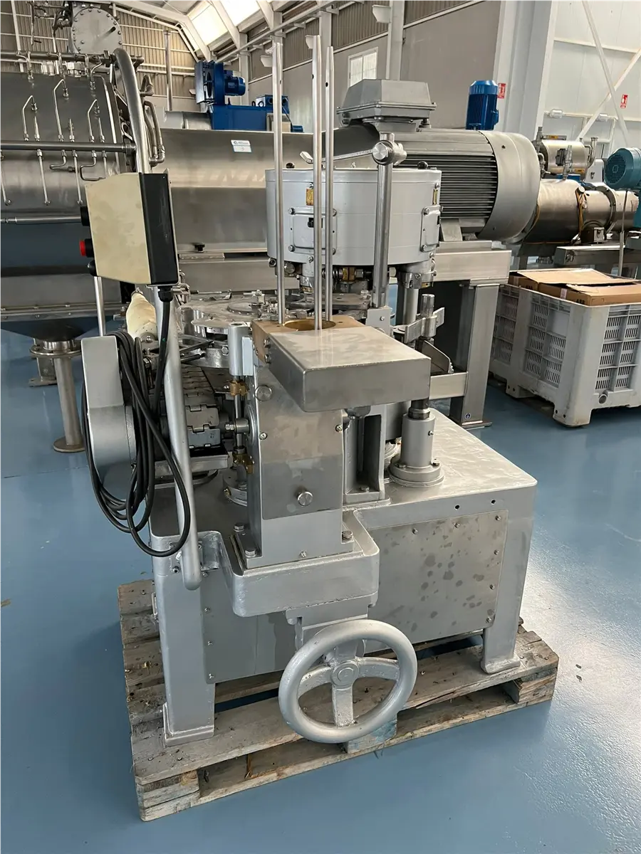 cerradora-automatica-de-latas-rivera-reina-1