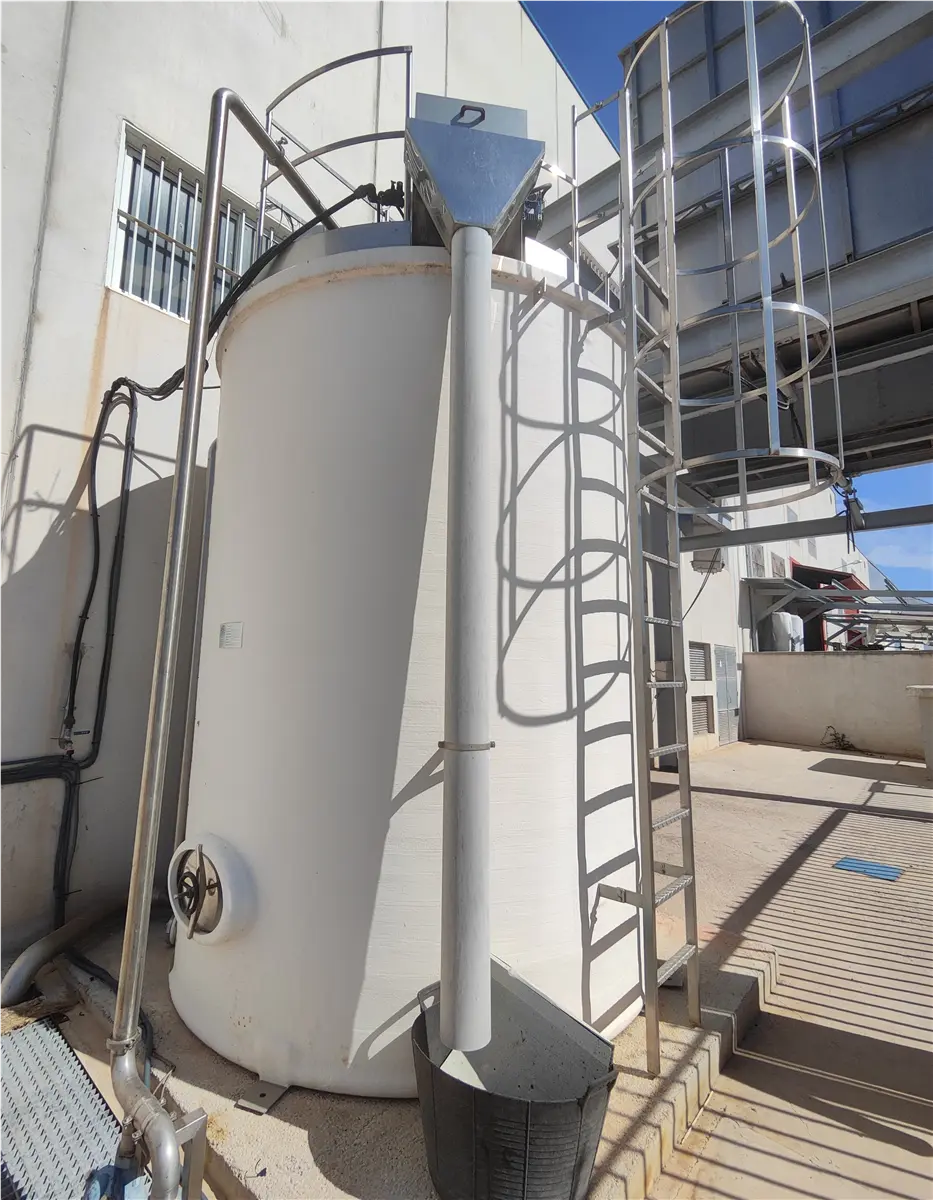 deposito-vertical-de-poliester-roblepol-15-000-l