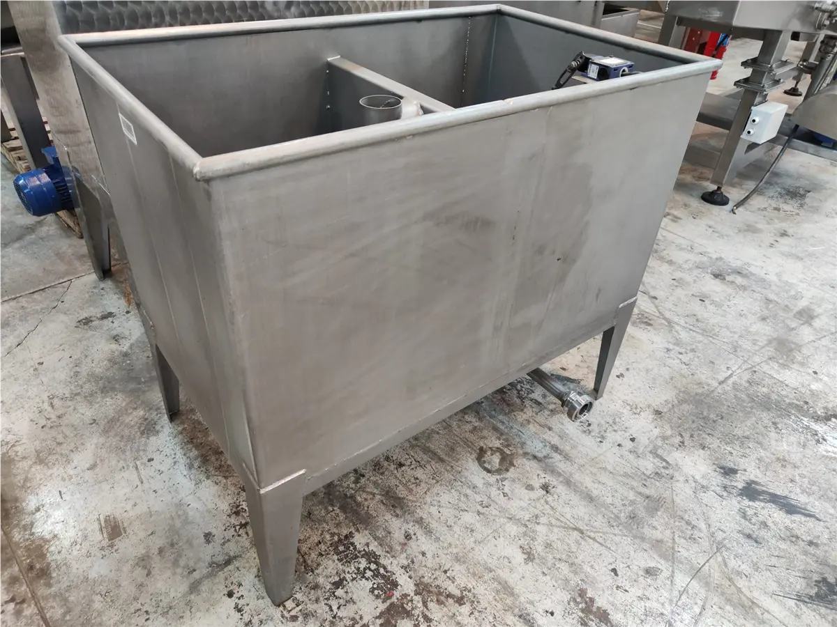 cuve-inox-carree-avec-2-compartiment-1