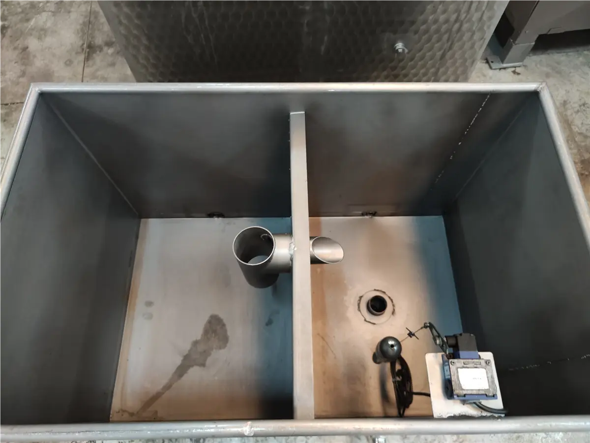 cuve-inox-carree-avec-2-compartiment-1