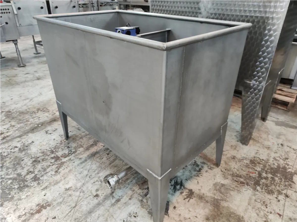 cuve-inox-carree-avec-2-compartiment-1