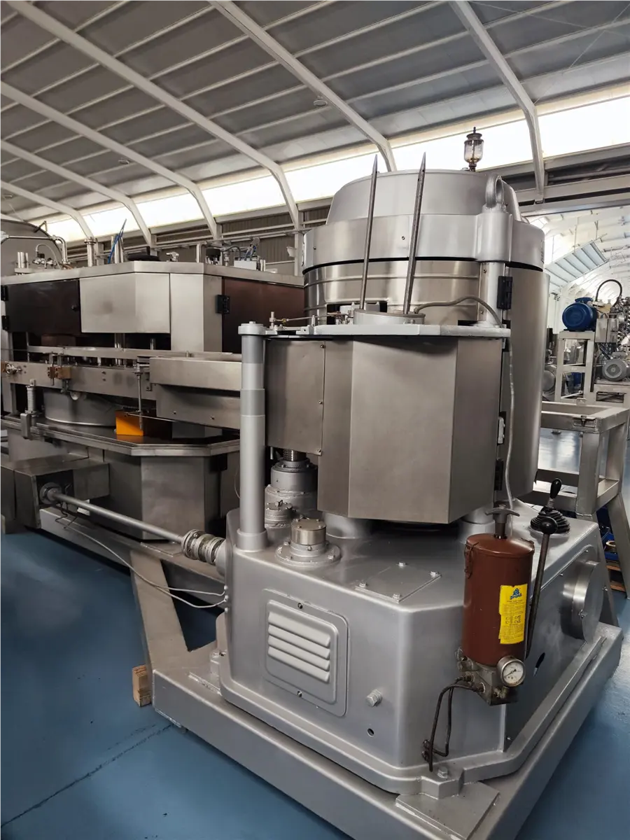 gruppo-di-riempimento-sottovuoto-ed-aggraffatura-per-scatole-comaco-agm-3r