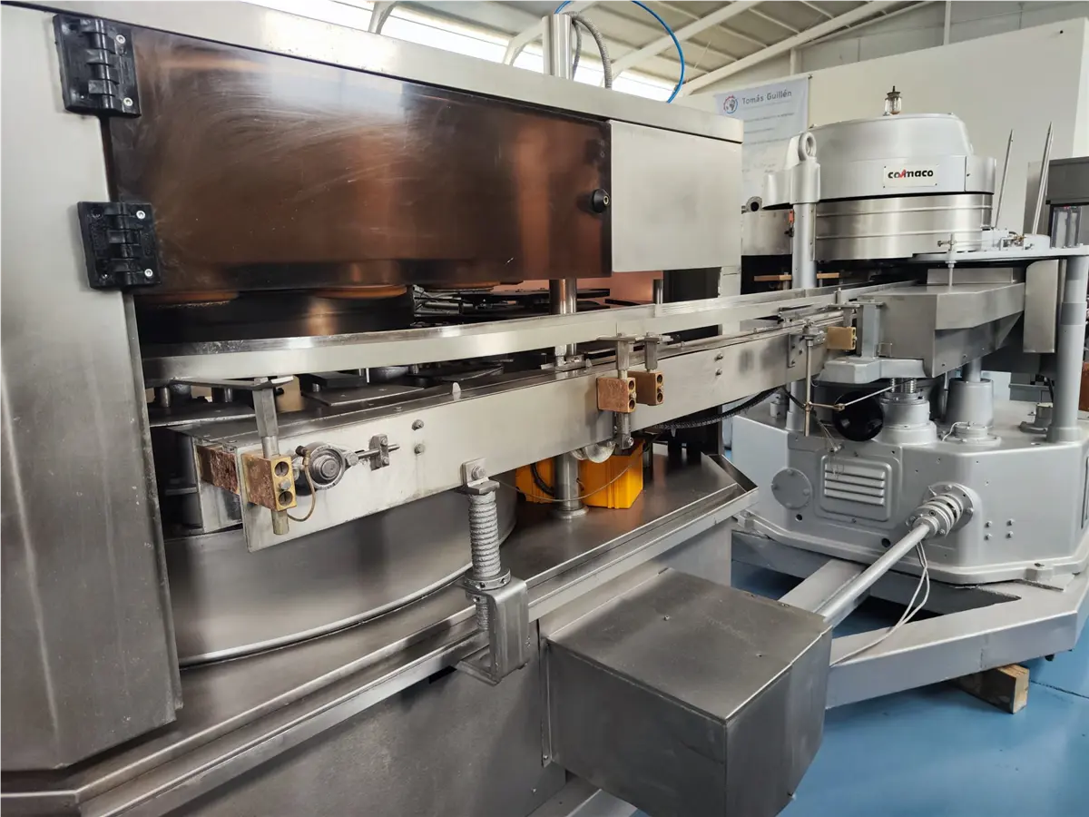 gruppo-di-riempimento-sottovuoto-ed-aggraffatura-per-scatole-comaco-agm-3r