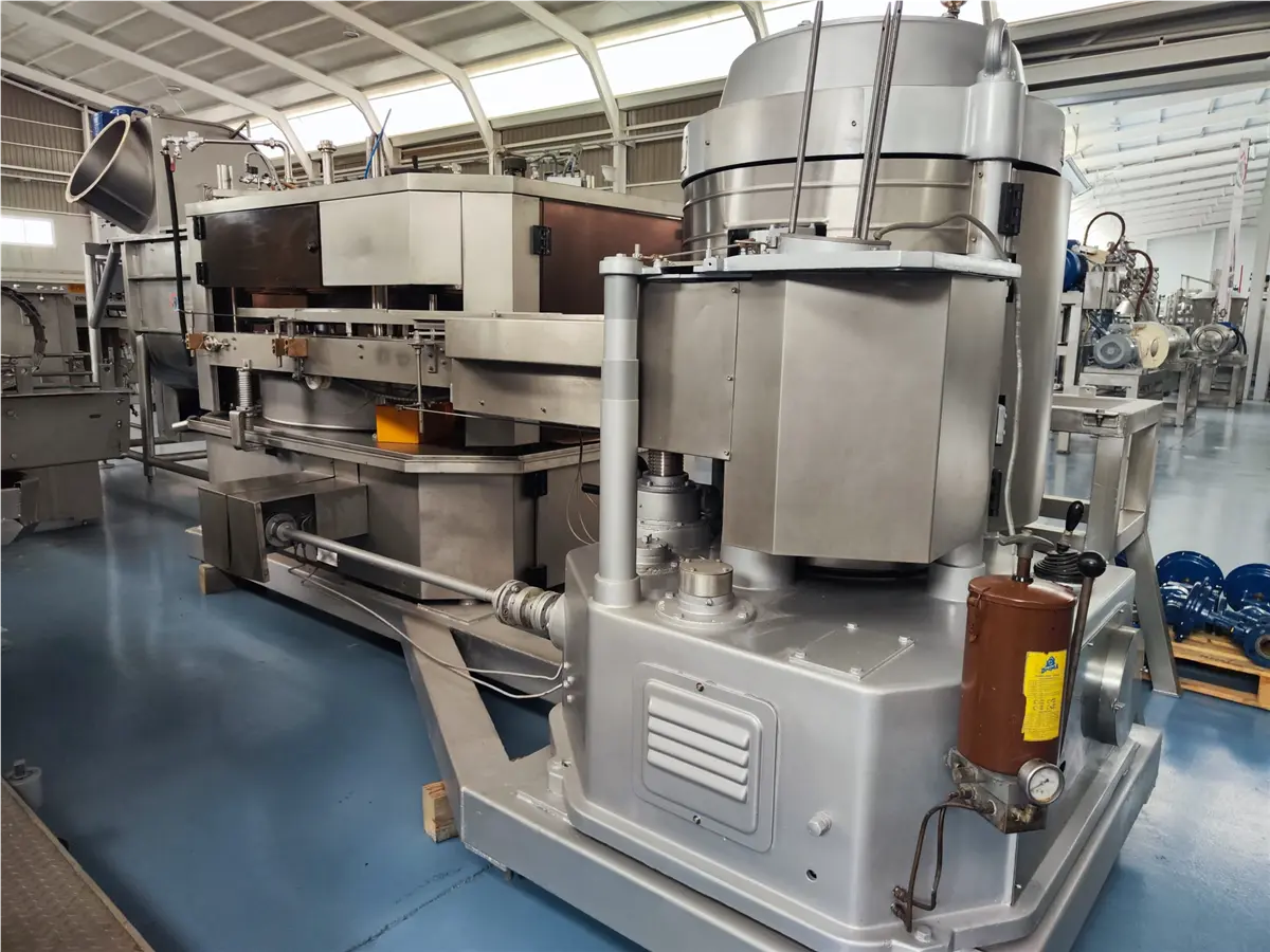 gruppo-di-riempimento-sottovuoto-ed-aggraffatura-per-scatole-comaco-agm-3r