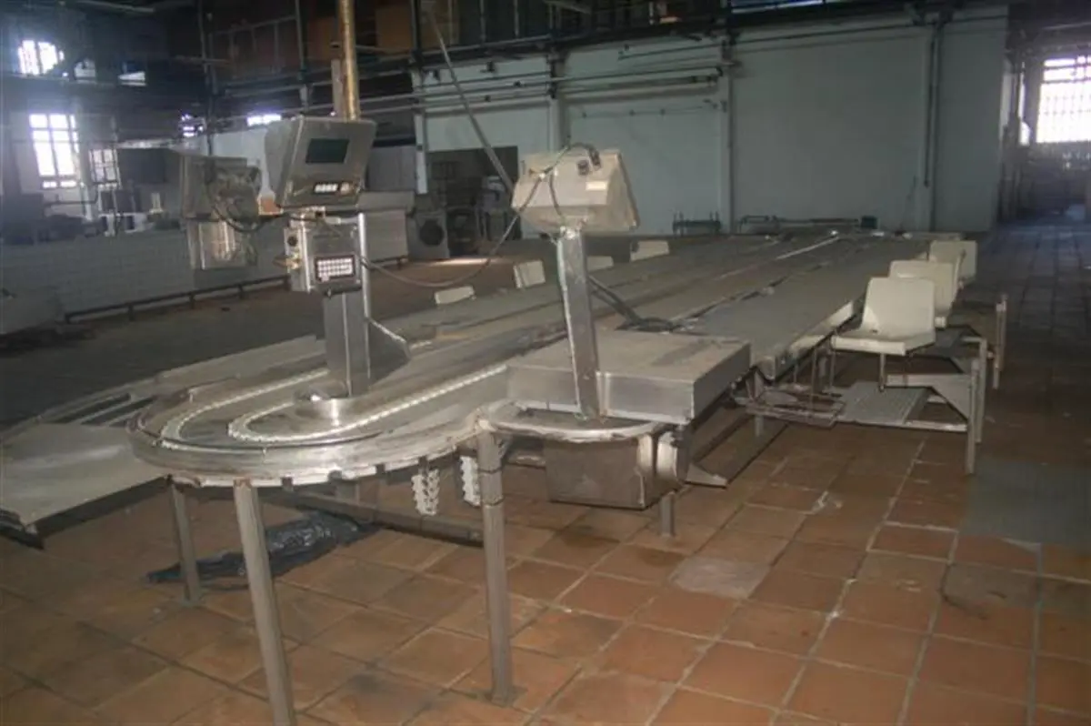 S/S WORKING TABLE FOR FISH WITH 8 SEATS. L: 9.50 M W: 3.6 M-1