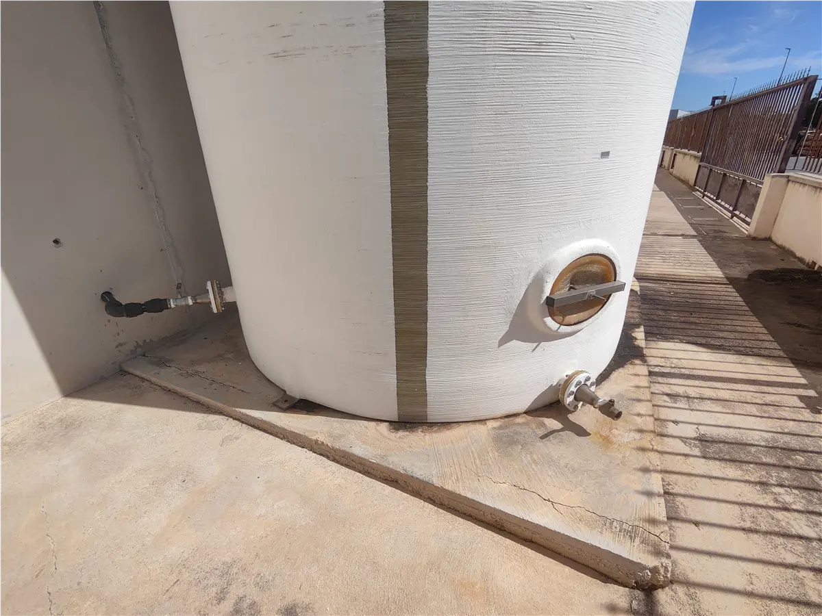 deposito-vertical-de-poliester-28-000-l