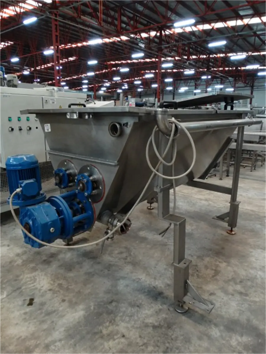 mezclador-horizontal-con-doble-sinfin-y-agitador-en-acero-inox-l