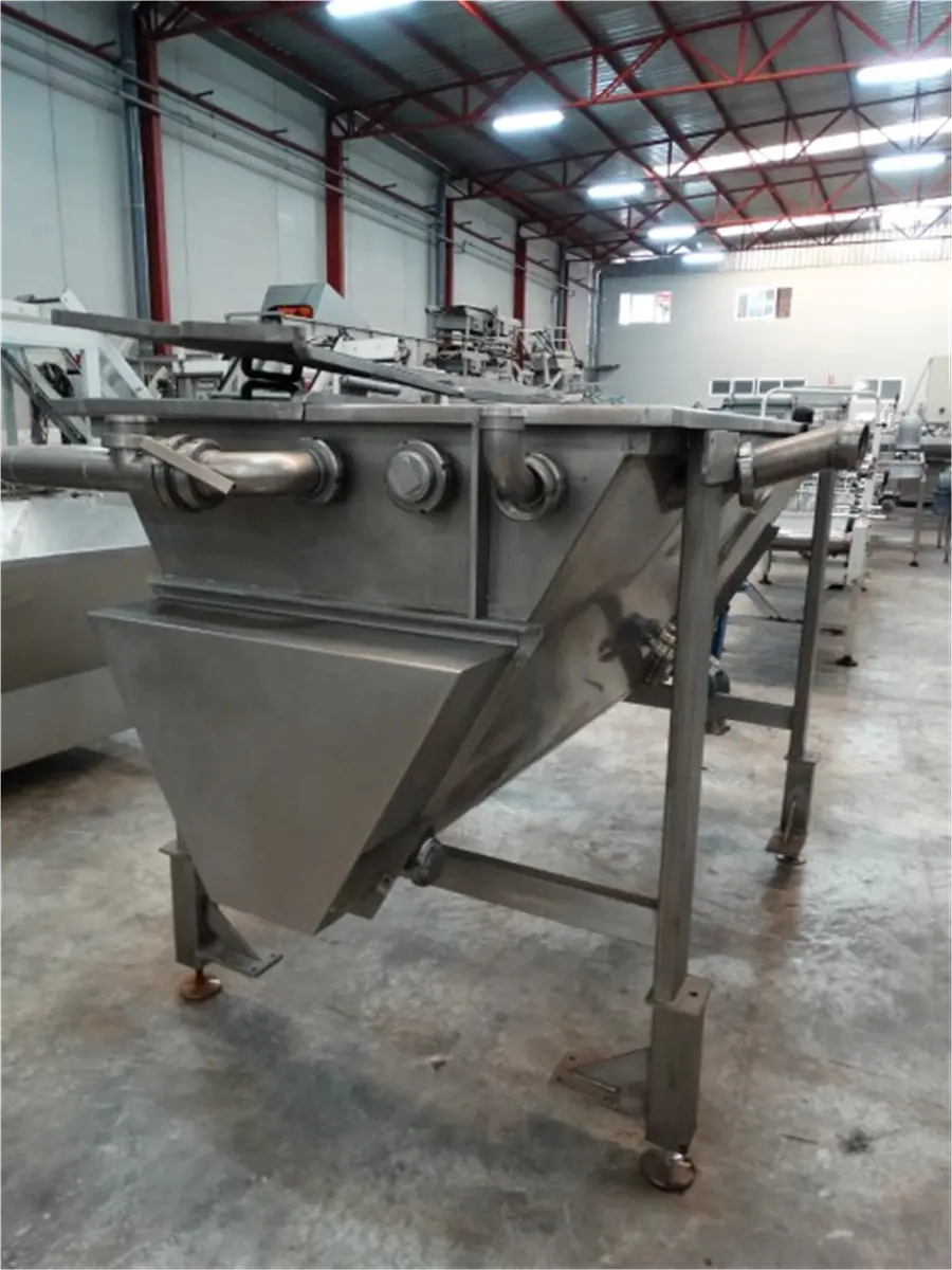 mezclador-horizontal-con-doble-sinfin-y-agitador-en-acero-inox-l