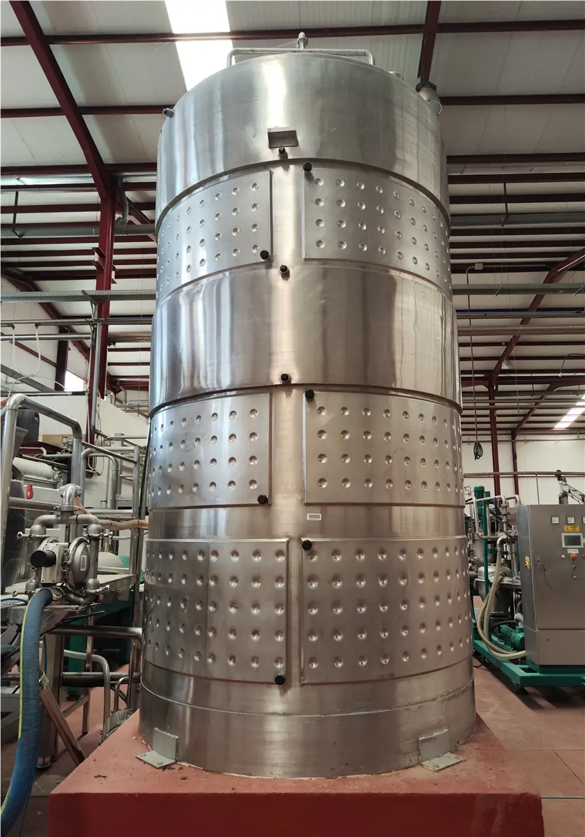 deposito-vertical-de-fermentacion-refrigerado-9-000-l-inox