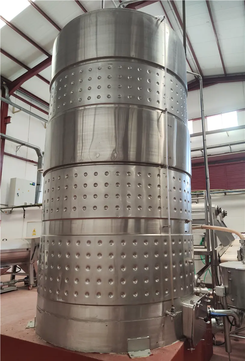 deposito-vertical-de-fermentacion-refrigerado-9-000-l-inox