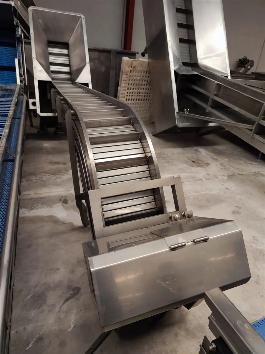 s-s-famaco-bucket-elevator-with-hopper