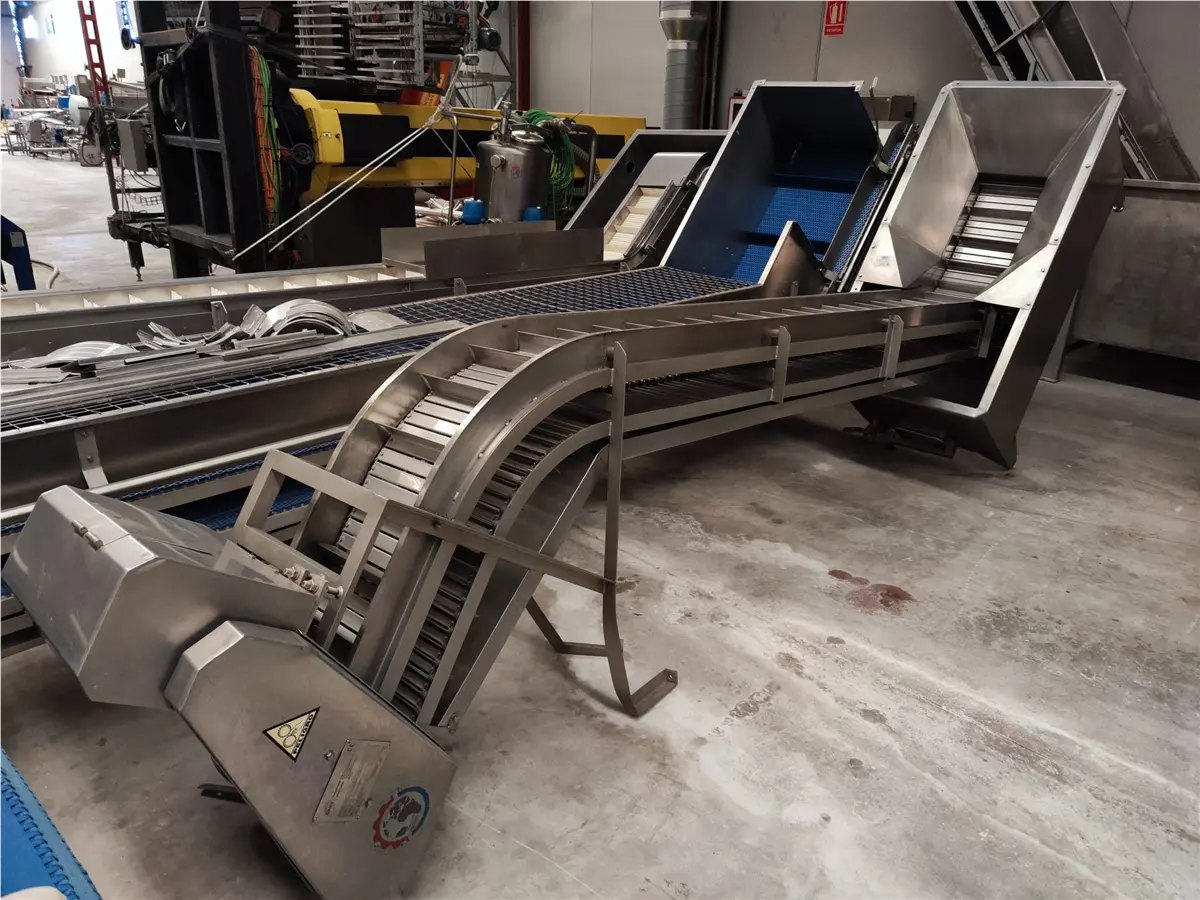 s-s-famaco-bucket-elevator-with-hopper