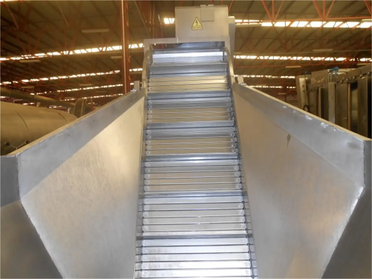 elevador-de-cangilones-y-tolva-en-acero-inox-descarga-2-40-m