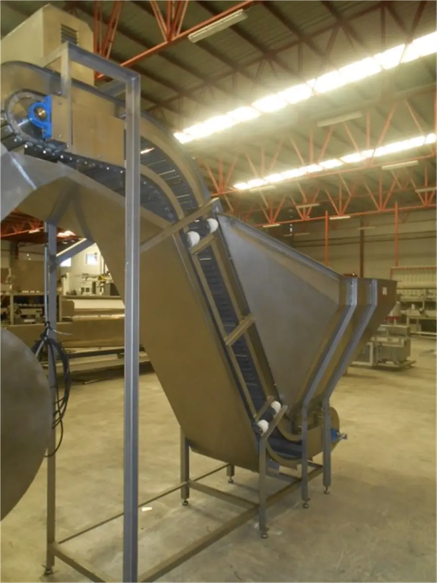 elevador-de-cangilones-y-tolva-en-acero-inox-descarga-2-40-m