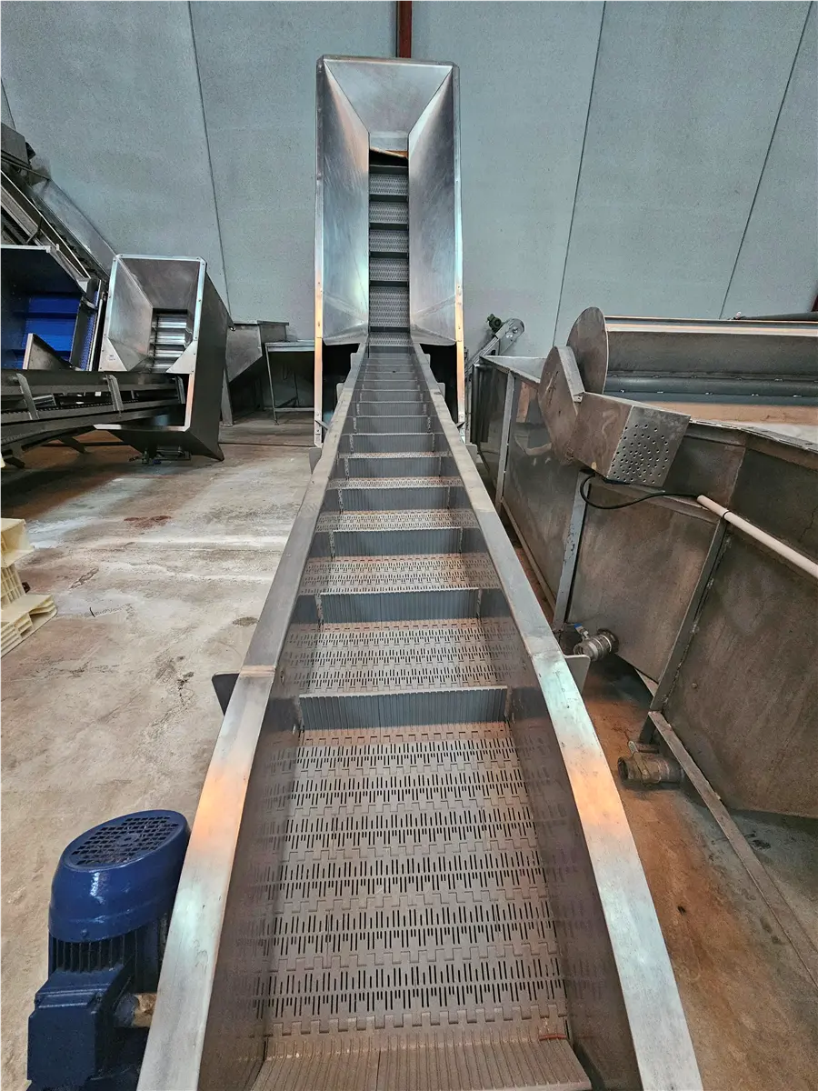 modular-elevating-belt-with-hopper-3