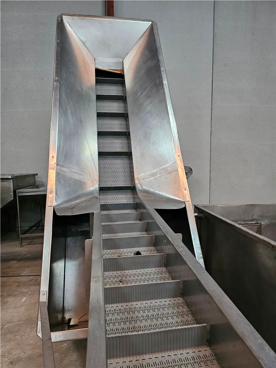 modular-elevating-belt-with-hopper-3