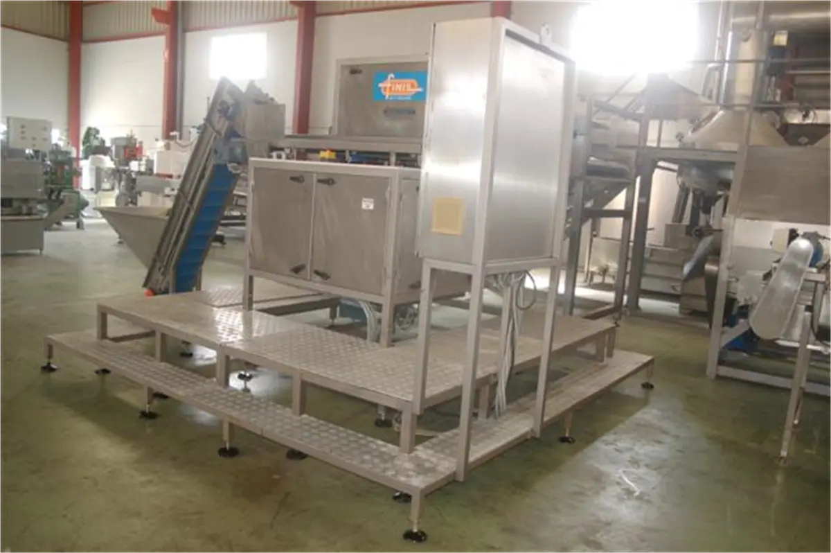 machine-a-enlever-le-pedoncule-et-couper-des-piments-finis-ulft-holland