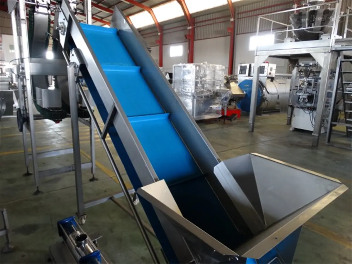 elevador-de-cangilones-de-lona-con-tolva-descarga-2-m-a-50-cm