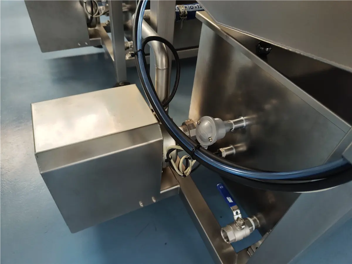 dosificador-de-liquido-de-gobierno-tomas-guillen-5