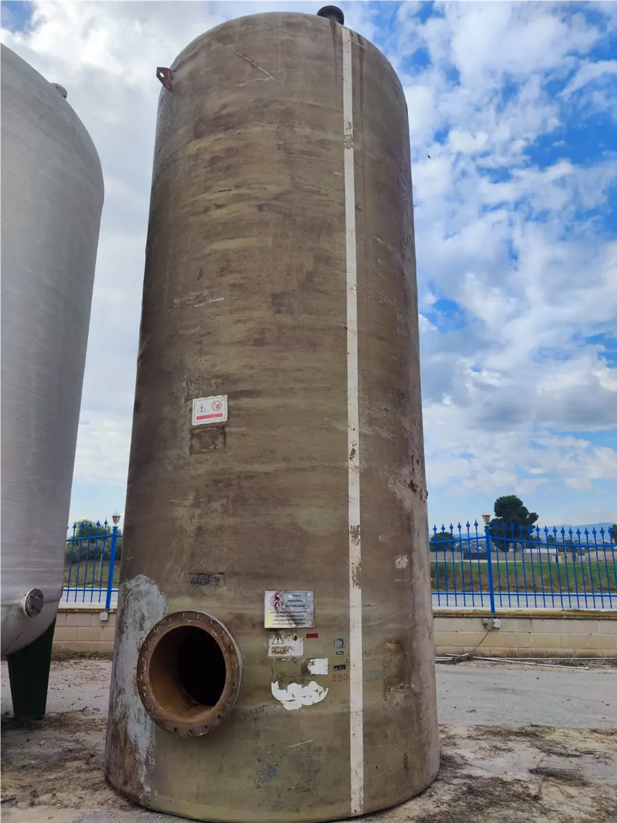 deposito-vertical-de-poliester-25-000-l