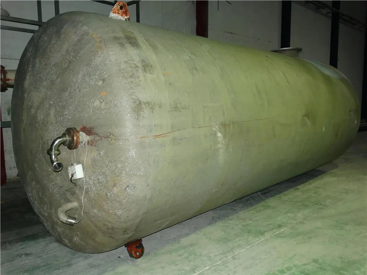 deposito-vertical-de-poliester-25-000-l